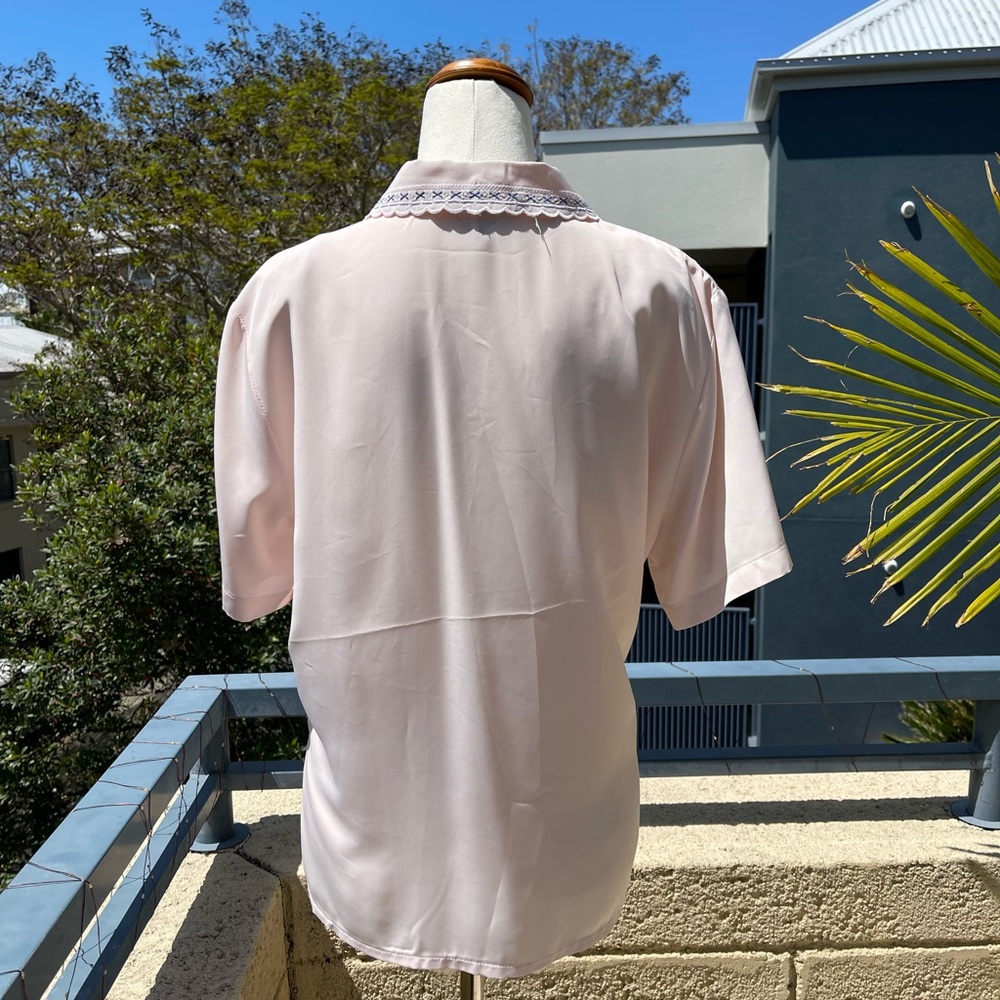 Dainty Vintage Embroidered Blouse - Picture 4 of 7